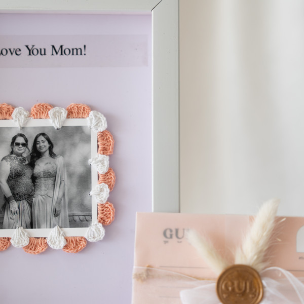 Nostalgia Crochet Frame - Peach