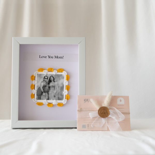 Nostalgia Crochet Frame - Yellow