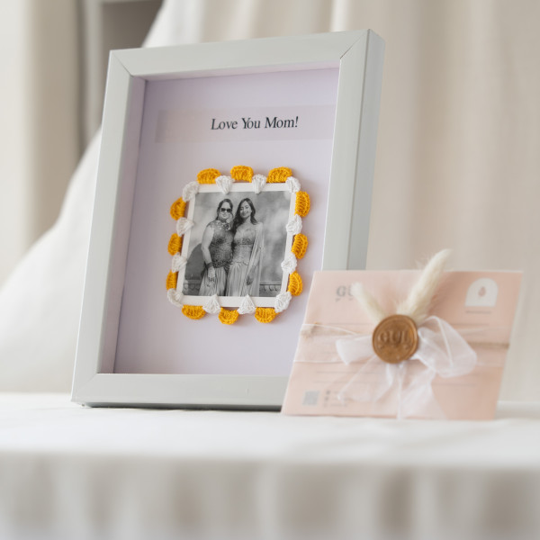 Nostalgia Crochet Frame - Yellow