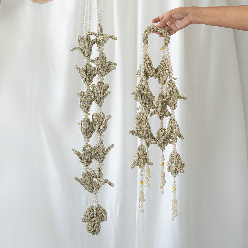 Image of Metallic Lily Varmala Kaleera Combo