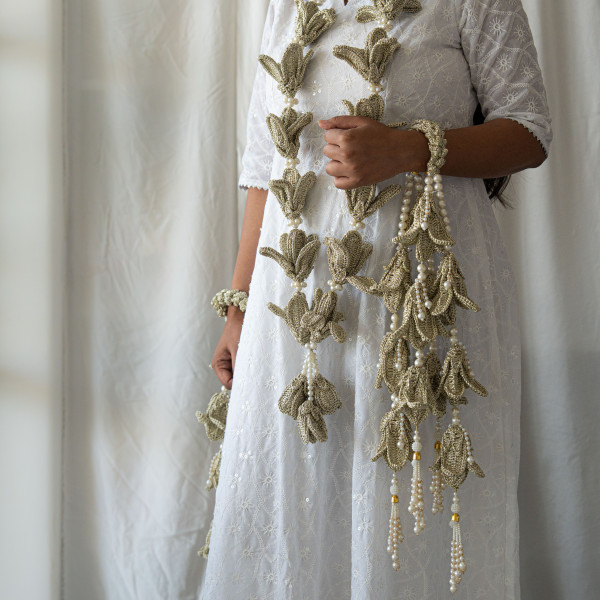 Metallic Lily Varmala Kaleera Combo