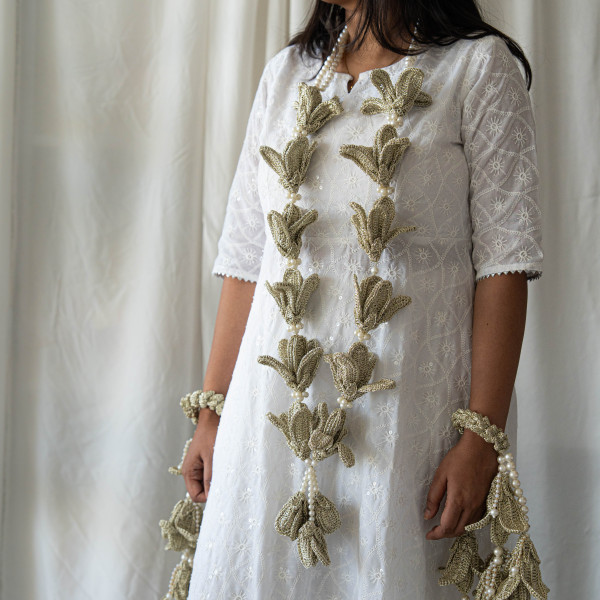 Metallic Lily Varmala Kaleera Combo