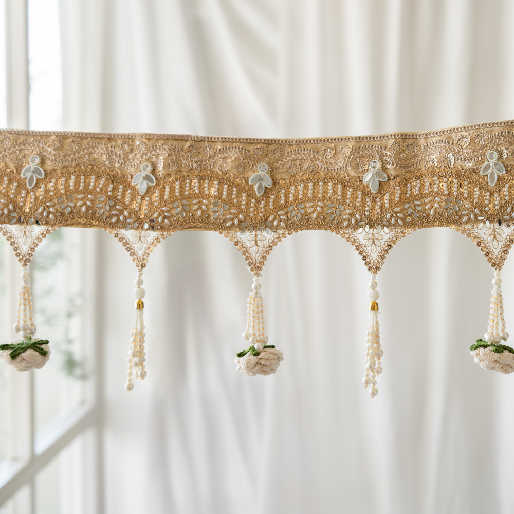 Image of Metallic Gold Bandanwar