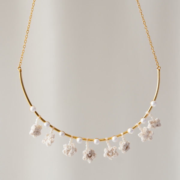 Crochet Bloom Necklace - White