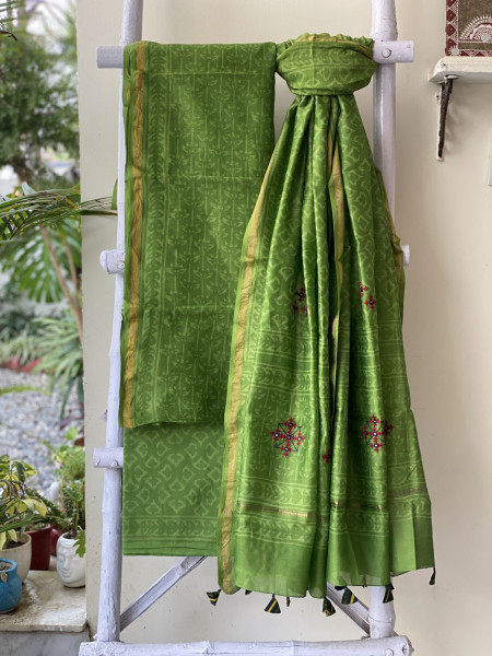 GREEN CHANDERI COTTON BLOCK PRINT EMBROIDERED DUPATTA SET