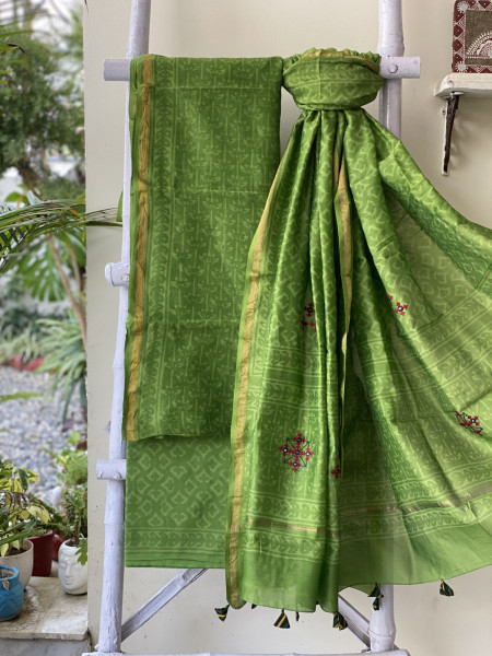 GREEN CHANDERI COTTON BLOCK PRINT EMBROIDERED DUPATTA SET