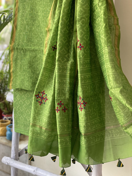 GREEN CHANDERI COTTON BLOCK PRINT EMBROIDERED DUPATTA SET