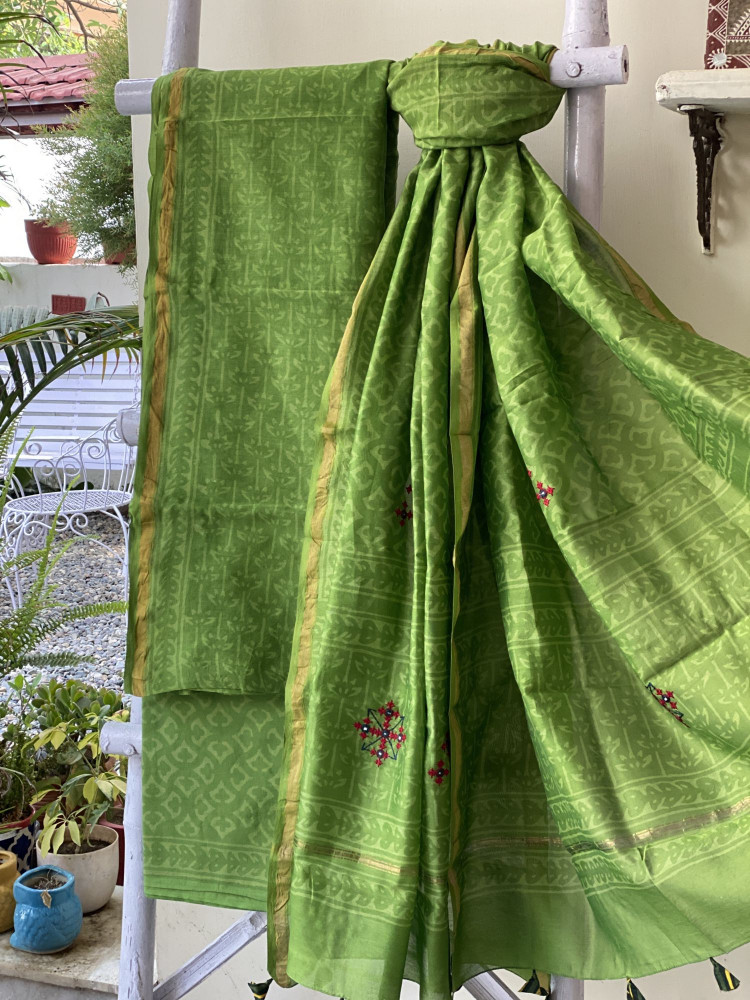 Image of GREEN CHANDERI COTTON BLOCK PRINT EMBROIDERED DUPATTA SET