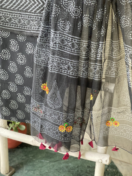 BLACK HAND BLOCK PRINT KOTA  EMBROIDERED DUPATTA SET