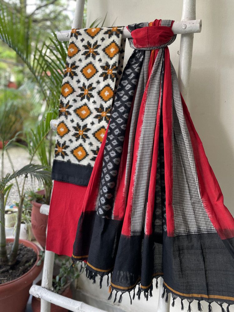 Image of OFF WHITE &amp; RED COTTON IKKAT DUPATTA SET