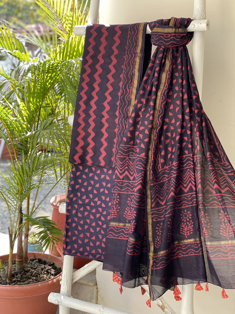 Image of MAROON-BLACK HAND BLOCK PRINT CHANDERI SILK &amp; COTTON DUPATTA SET