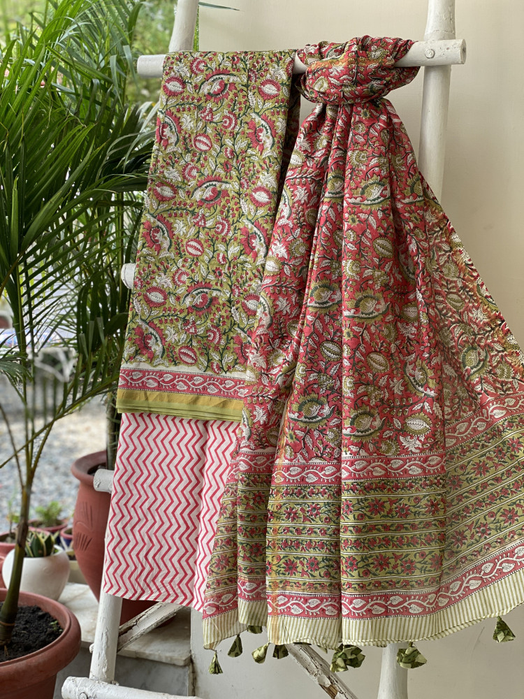 Image of GREEN HAND BLOCK PRINT CHANDERI SILK &amp; COTTON DUPATTA SET