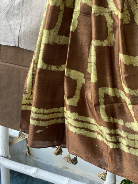 GREY-BROWN TUSSAR SILK BATIK DUPATTA SET