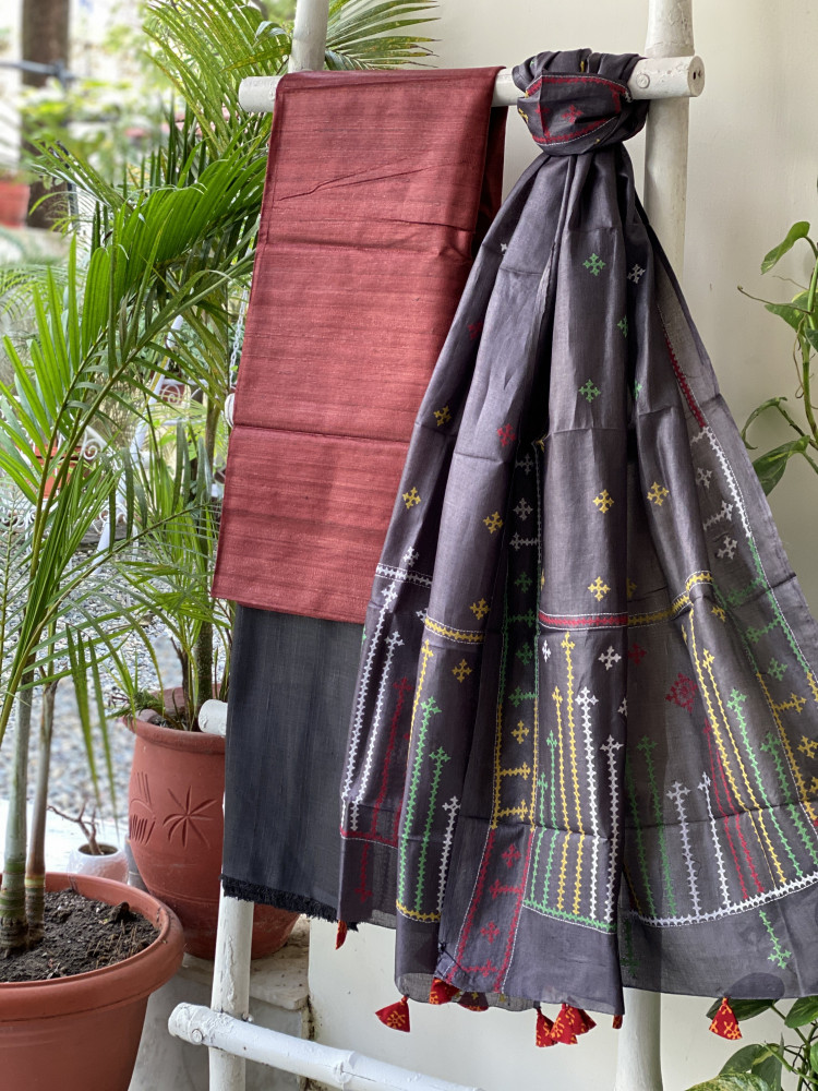 Image of MAROON &amp; BLACK TUSSAR SILK SINDHI EMBROIDERED dupatta  SET