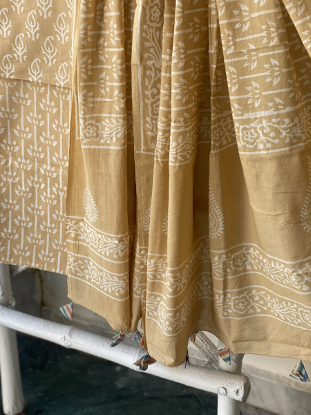 BEIGE HAND BLOCK PRINT MUL COTTON DUPATTA SET