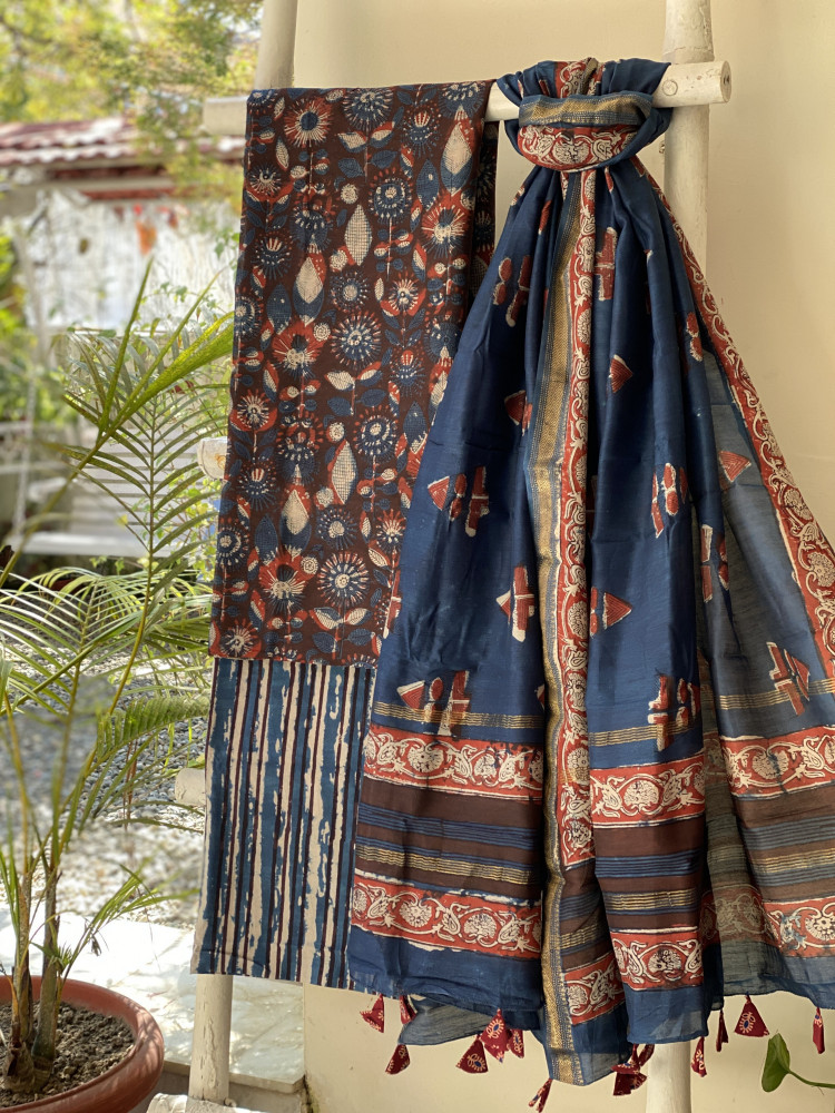 Image of MAROON-INDIGO HAND BLOCK PRINT CHANDERI SILK &amp; COTTON DUPATTA SET