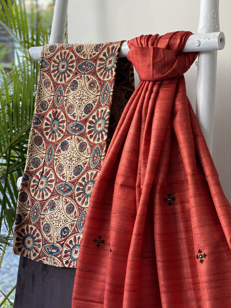 BEIGE-RUST KATHIYA WOVEN SILK EMBROIDERED dupatta Set