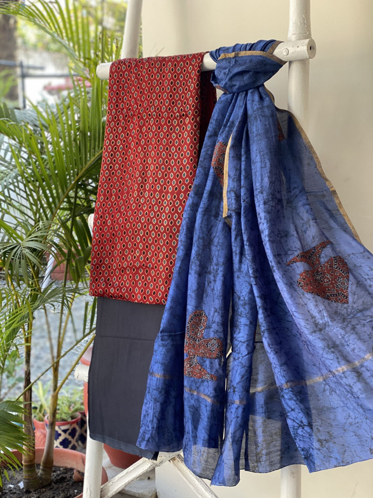 Image of MAROON-INDIGO BATIK PATCHWORK CHANDERI SILK dupatta Set