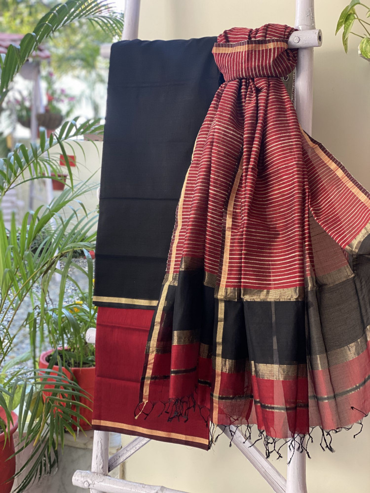 Image of BLACK &amp; RED  MAHESHWARI SILK &amp; COTTON GHICHA WOVEN DUPATTA SET