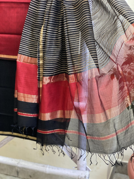 RED & BLACK MAHESHWARI SILK & COTTON GHICHA WOVEN DUPATTA SET