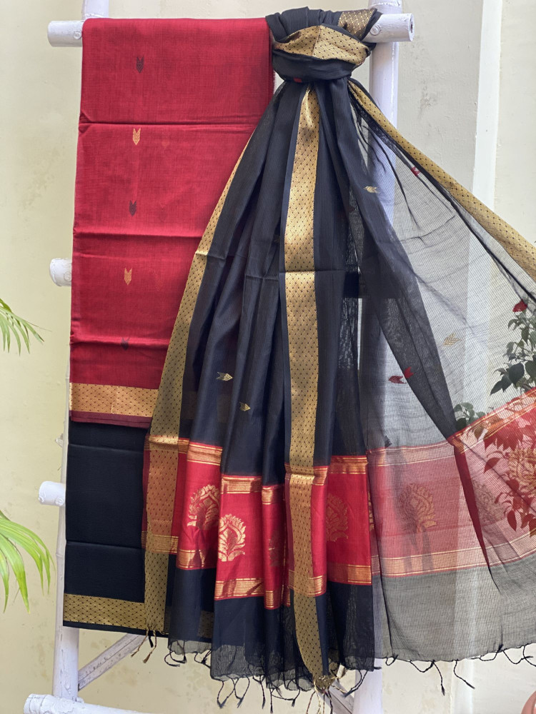 Image of RED &amp; BLACK MAHESHWARI SILK &amp; COTTON ZARI BOOTA WOVEN DUPATTA SET