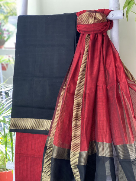 BLACK & RED MAHESHWARI SILK & COTTON ZARI BORDER WOVEN DUPATTA SET