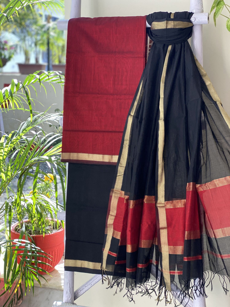 Image of RED &amp; BLACK MAHESHWARI SILK &amp; COTTON ZARI BORDER WOVEN DUPATTA SET