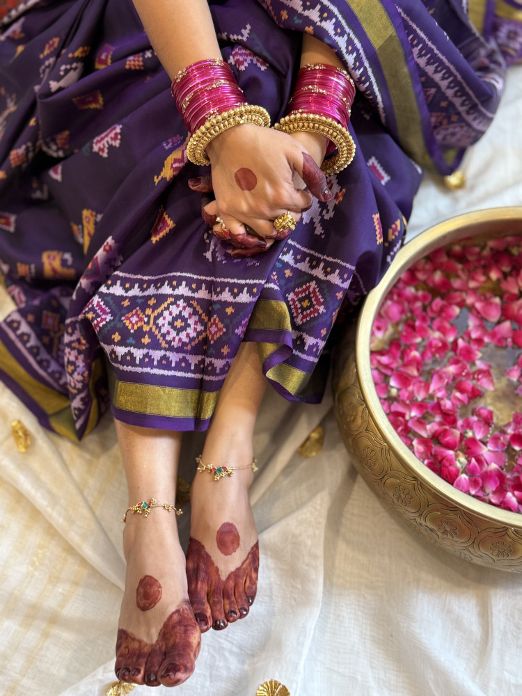 Image of PURPLE SINGLE IKKAT PATOLA  HAND WOVEN SILK SARI