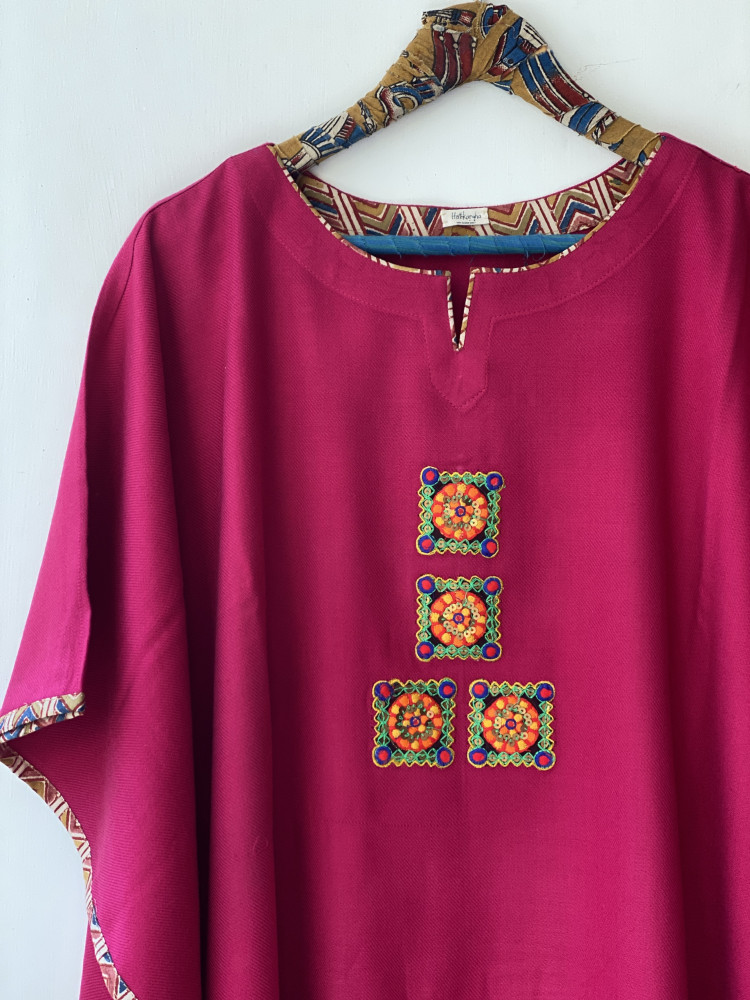 Image of MAGENTA WOOLLEN EMBROIDERED KAFTAN