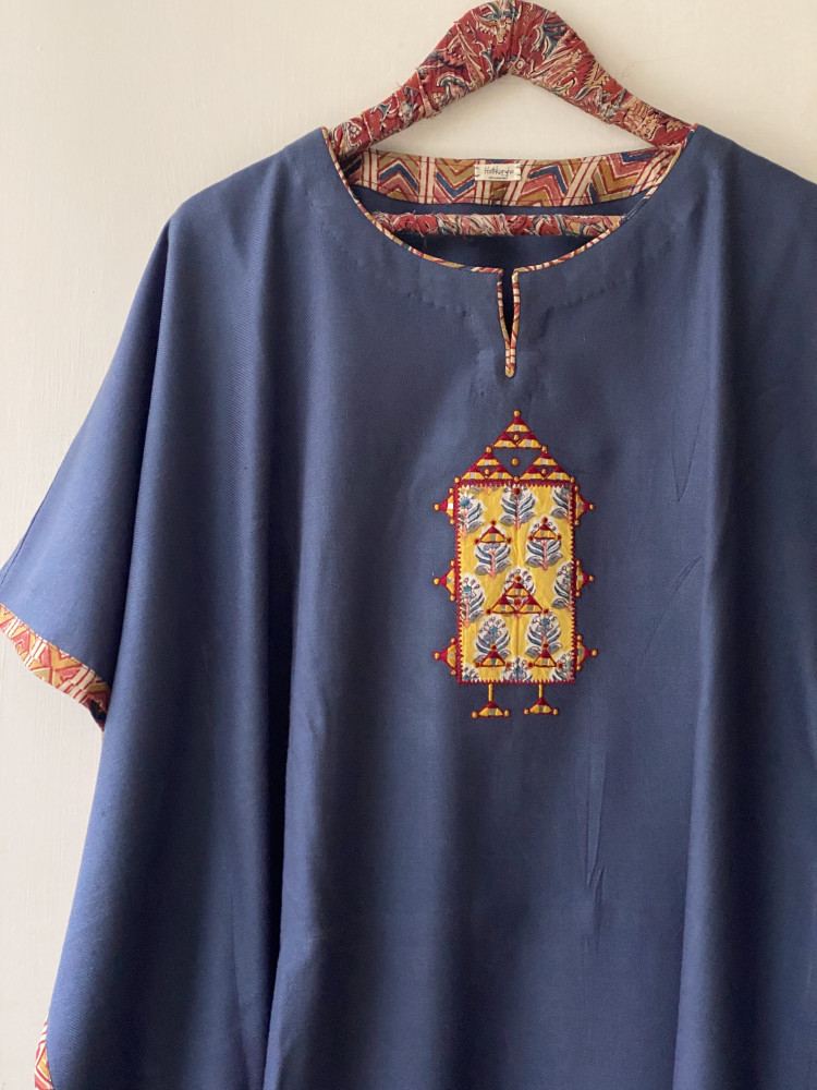 Image of BLUISH-GREY WOOLLEN EMBROIDERED KAFTAN