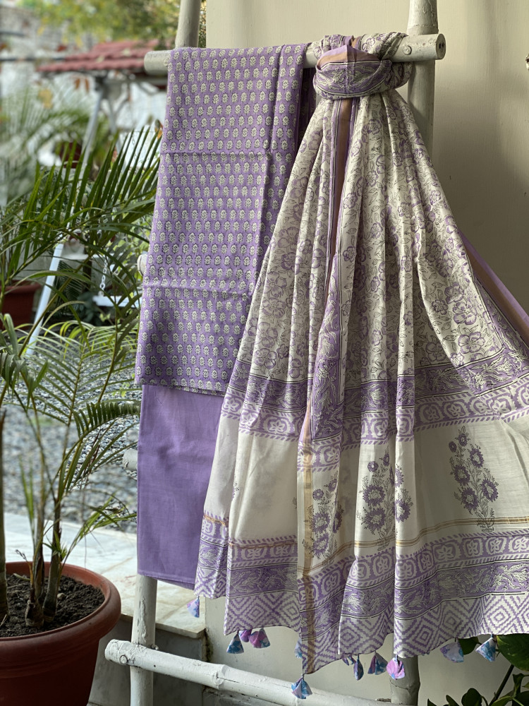 Image of LAVENDER HAND BLOCK PRINT CHANDERI SILK &amp; COTTON DUPATTA SET