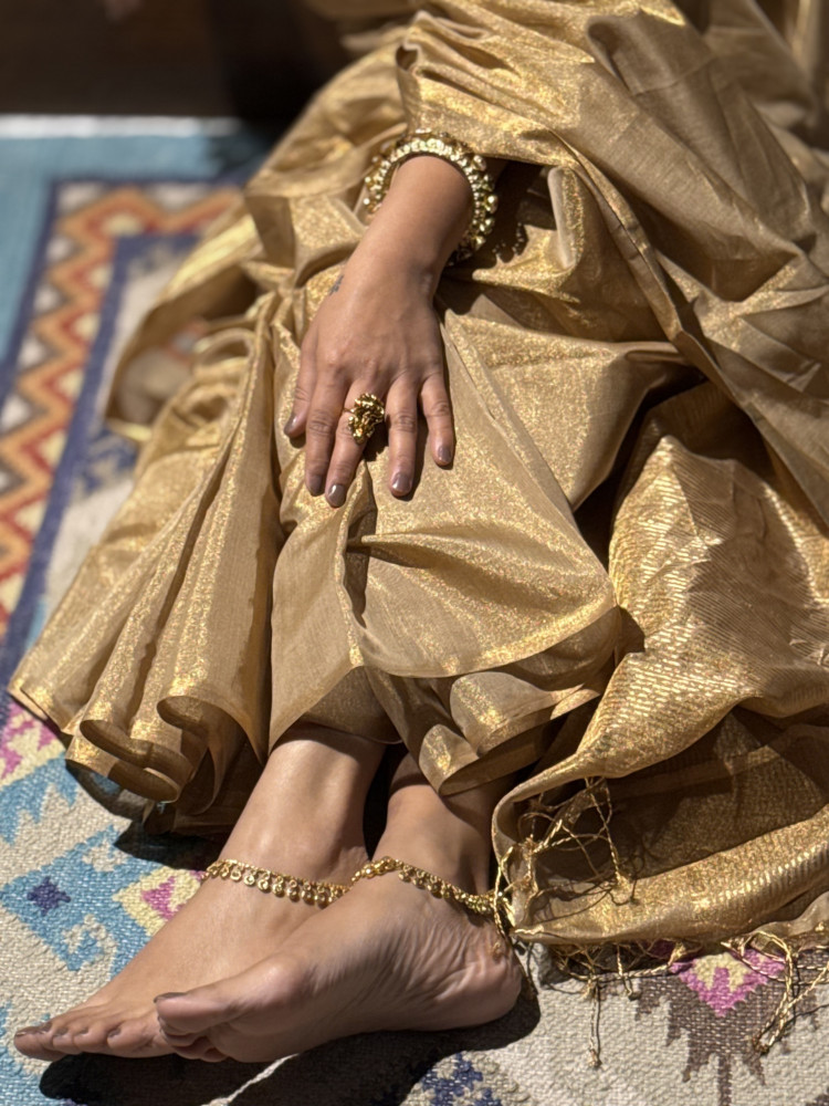 Image of 'SUNEHRI' GOLD ZARI WOVEN MAHESHWARI SILK  SARI