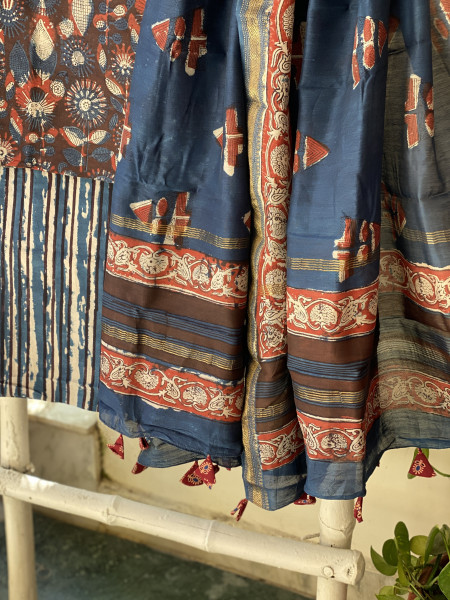 MAROON-INDIGO HAND BLOCK PRINT CHANDERI SILK & COTTON DUPATTA SET
