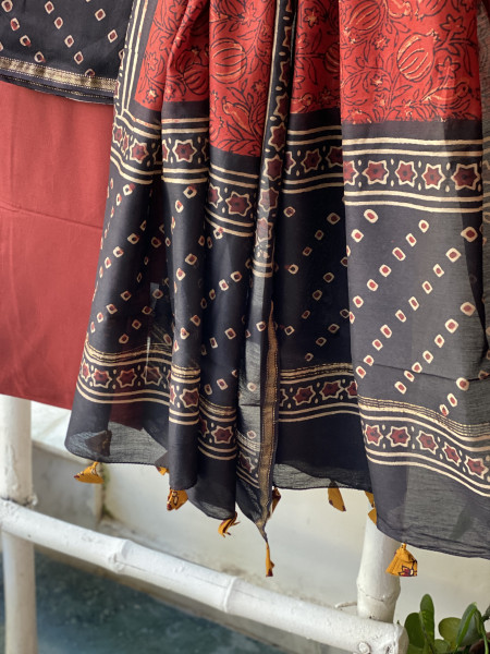 BLACK-MAROON HAND BLOCK PRINT CHANDERI SILK & COTTON DUPATTA SET