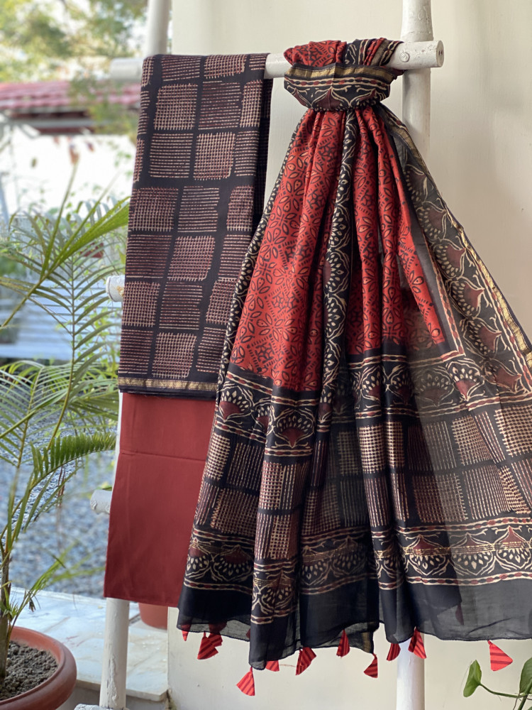 Image of BLACK-MAROON HAND BLOCK PRINT CHANDERI SILK &amp; COTTON DUPATTA SET