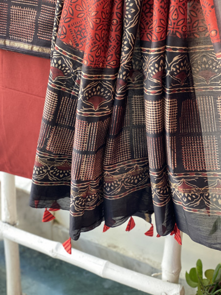 BLACK-MAROON HAND BLOCK PRINT CHANDERI SILK & COTTON DUPATTA SET