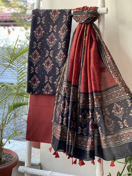 BLACK-MAROON HAND BLOCK PRINT CHANDERI SILK & COTTON DUPATTA SET
