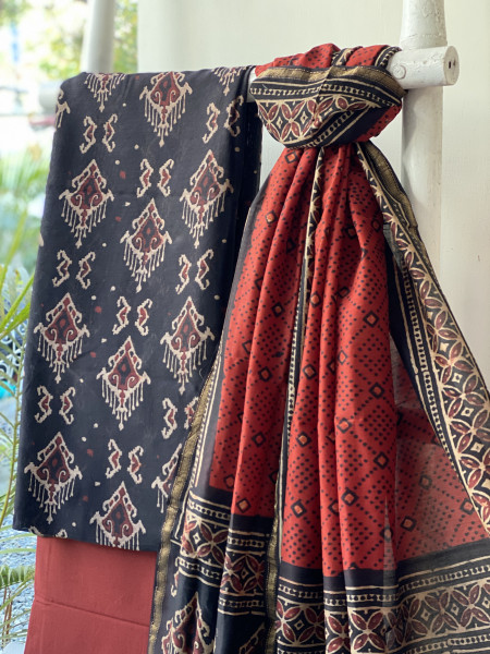 BLACK-MAROON HAND BLOCK PRINT CHANDERI SILK & COTTON DUPATTA SET