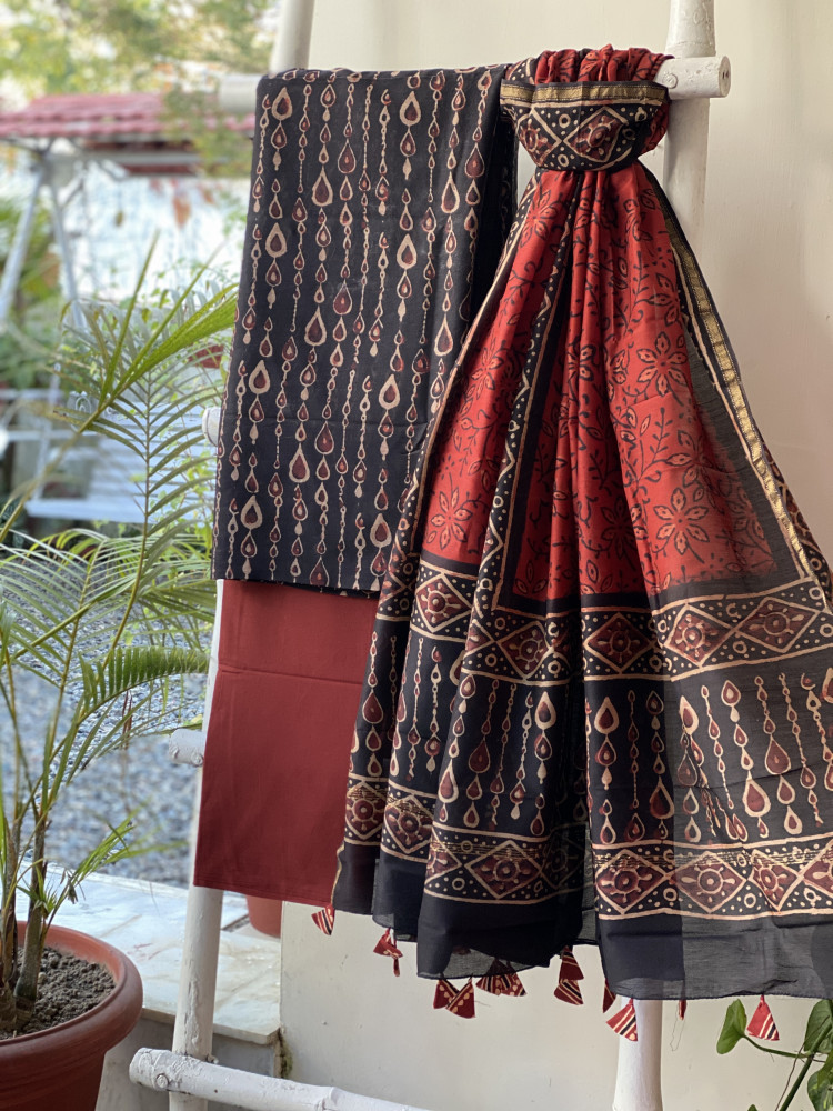 Image of BLACK-MAROON HAND BLOCK PRINT CHANDERI SILK &amp; COTTON DUPATTA SET