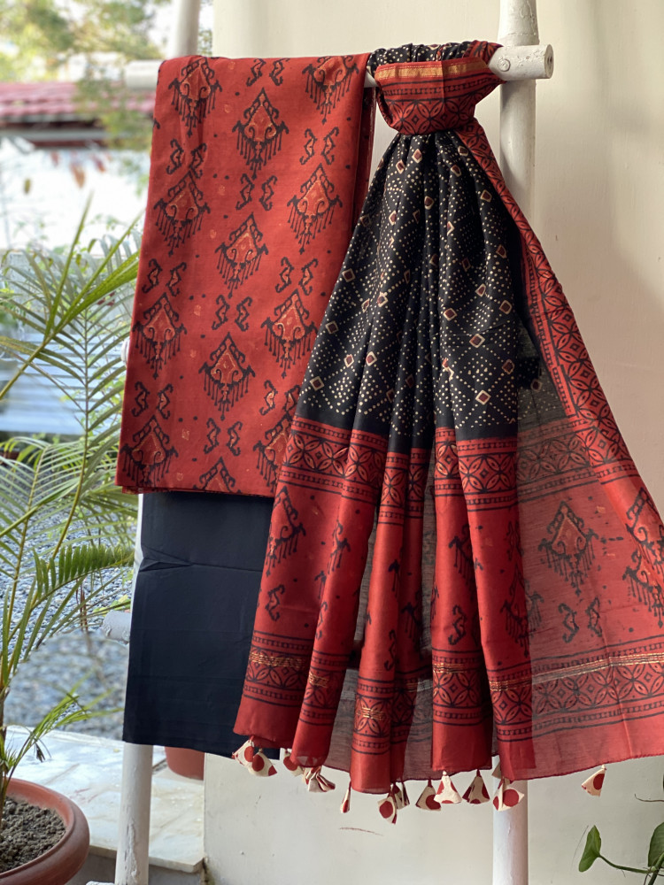 Image of MAROON-BLACK HAND BLOCK PRINT CHANDERI SILK &amp; COTTON DUPATTA SET