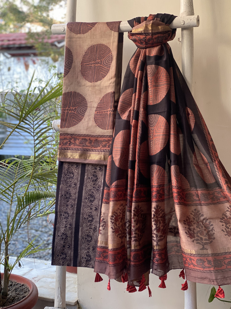 Image of SALMON-BLACK HAND BLOCK PRINT CHANDERI SILK &amp; COTTON DUPATTA SET