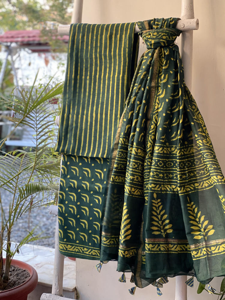 Image of GREEN HAND BLOCK PRINT CHANDERI SILK &amp; COTTON DUPATTA SET