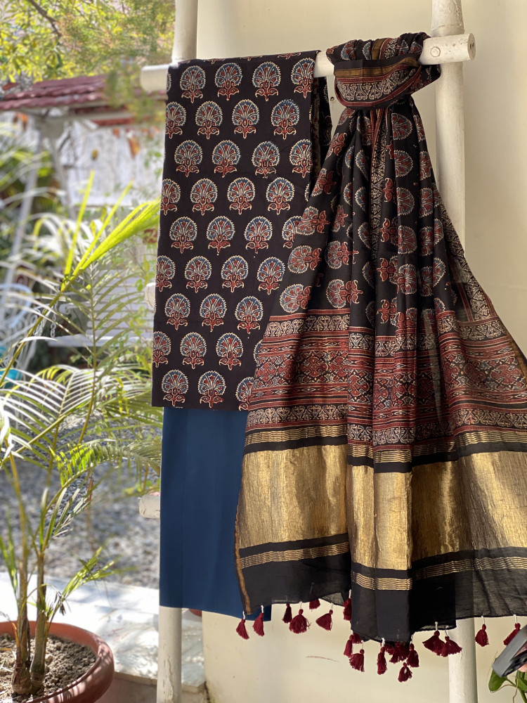 Image of BLACK-INDIGO COTTON CHANDERI DUPATTA SET