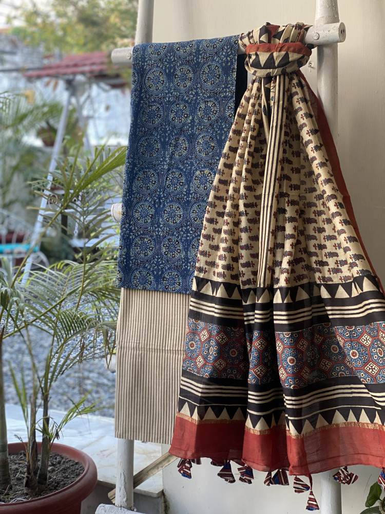 Image of INDIGO-BEIGE COTTON CHANDERI DUPATTA SET