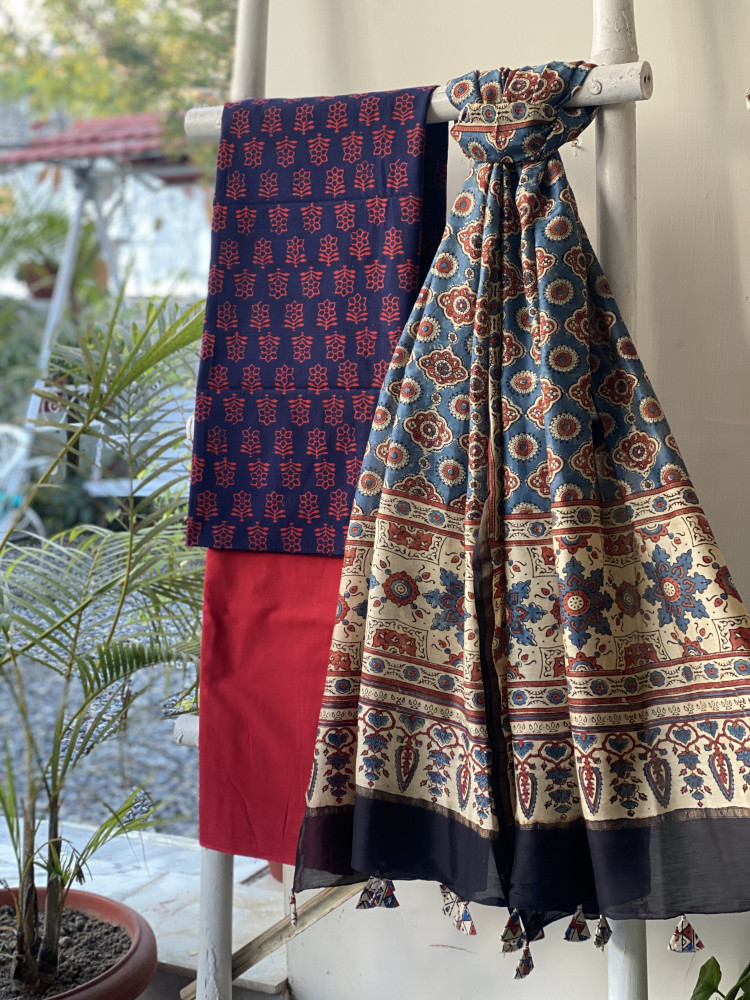 Image of INDIGO-RED COTTON CHANDERI DUPATTA SET