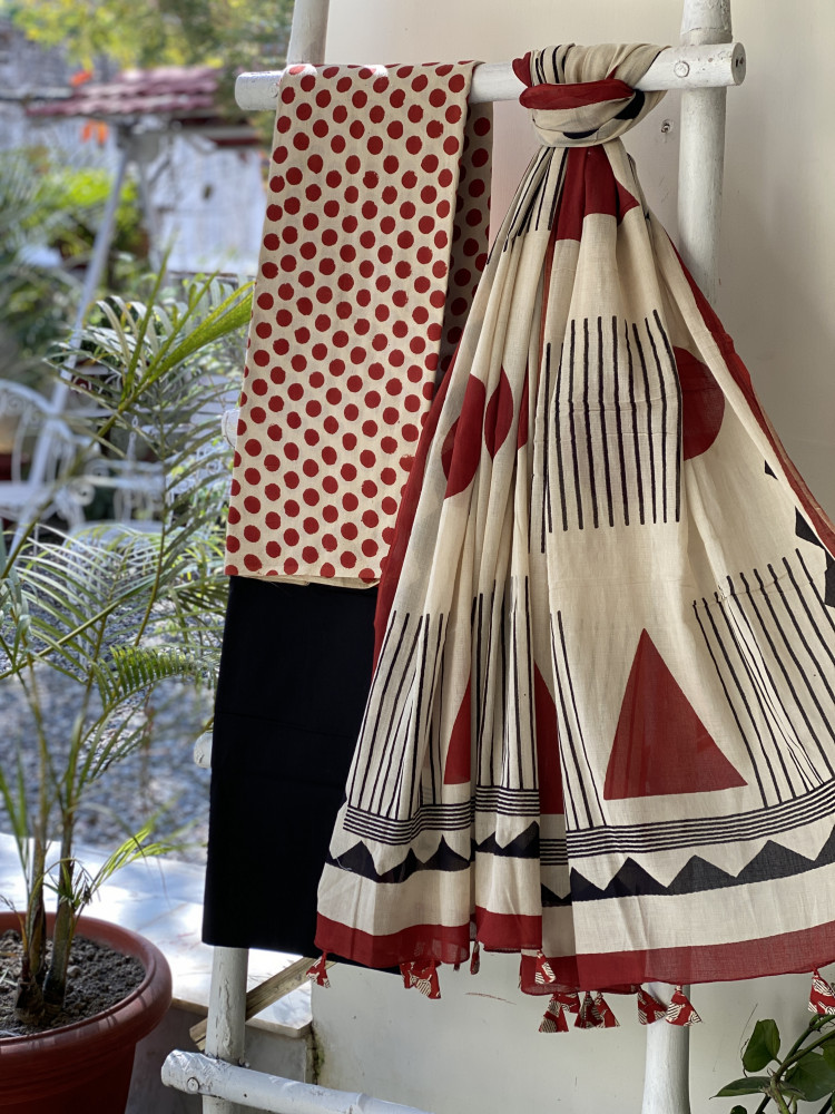 Image of BEIGE HAND BLOCK PRINT MUL COTTON DUPATTA SET