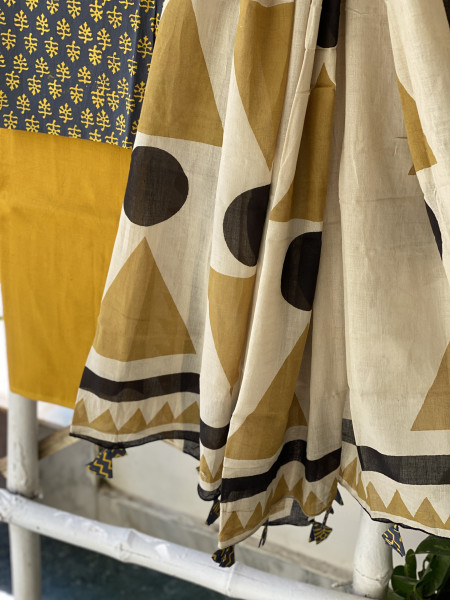 GREY-BEIGE AJRAKH BLOCK PRINT MUL COTTON DUPATTA SET