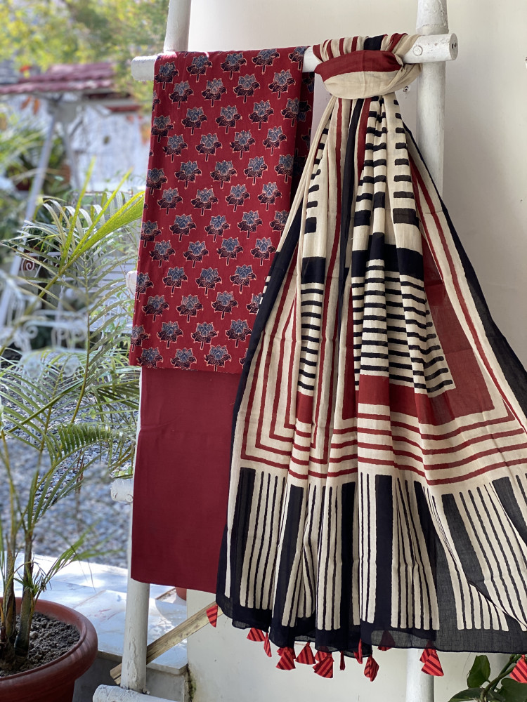 Image of MAROON-BEIGE AJRAKH BLOCK PRINT MUL COTTON DUPATTA SET