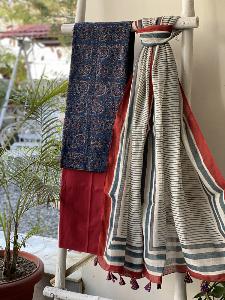 Image of INDIGO-BEIGE BLOCK PRINT LINEN DUPATTA SUIT SET