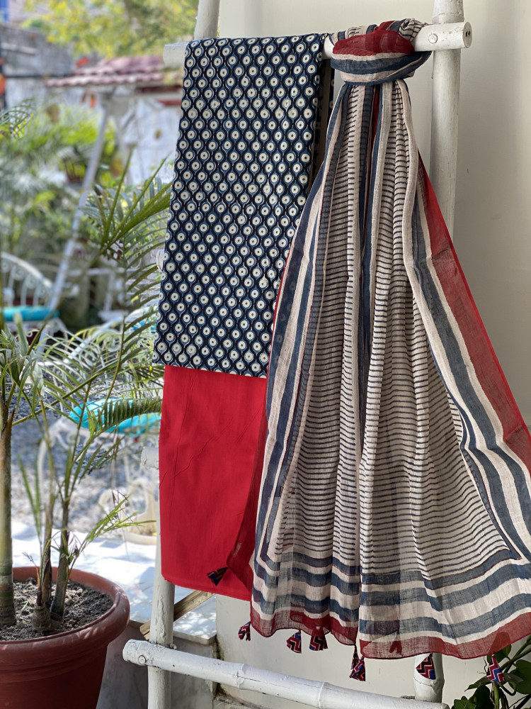 Image of INDIGO-BEIGE BLOCK PRINT LINEN DUPATTA SUIT SET